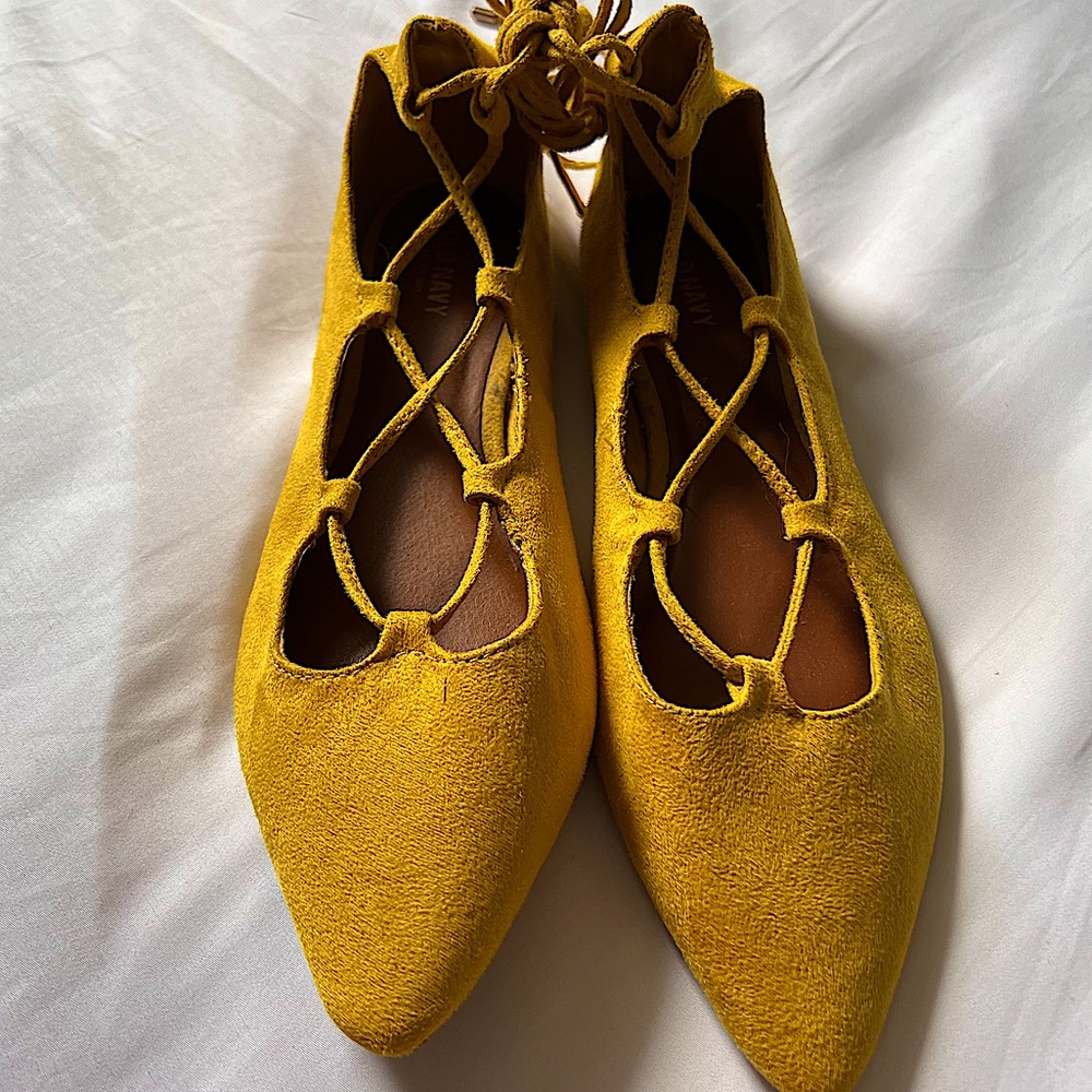 BNWOT OLD NAVY LACE UP FLATS- Size 9 Muatard Yellow color